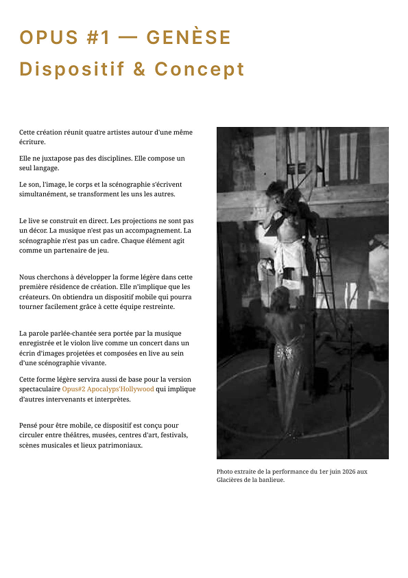 Installation scénographique — dispositif de Marilyn’Project avec Bagheera Poulin interprétant Marilyn Monroe et Paul Lazar au violon